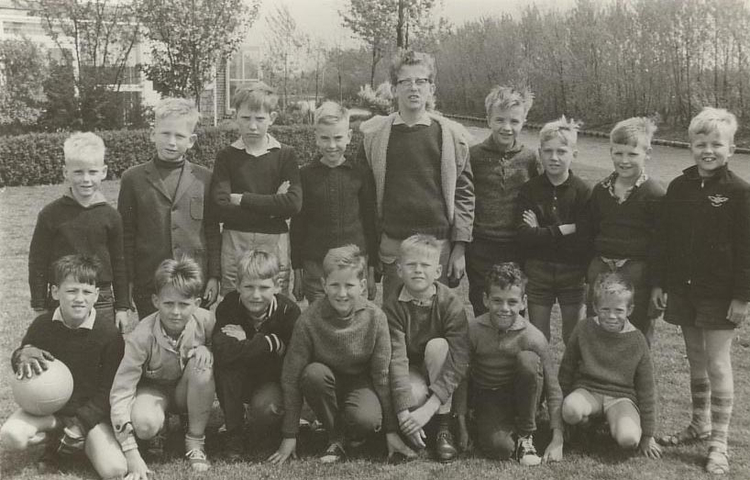Voetbal bij de Röellschool wie, wat, wanneer, waar Foto: collectie Ruurd Bosma 