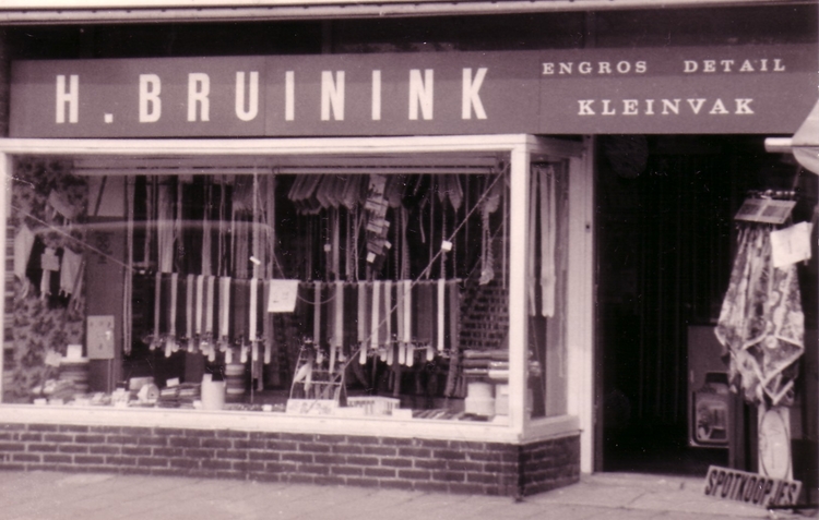 Bruinink 1960 De winkel van Bruinink aan de Burgemeester in 1965 