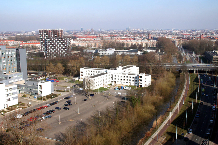 vanuit het nieuwe hoge gebouw Jatopa Vanuit het nieuwe hoge gebouw Jatopa (aan de Jan Evertsenstraat) maakte - vlak voor de sloop - Erik Swierstra deze foto; 21 maart 2009 