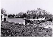 Zwembad het Köhleusbad Het Akerbad gezien vanaf de Akersluisweg. Bron: beeldbank. Datum vermoedelijk 1967. Fotootje Beeldbank 