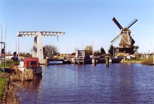 De tweede Sloterbrug met de Molen van Sloten; 2000.  Foto:Erik Swierstra 