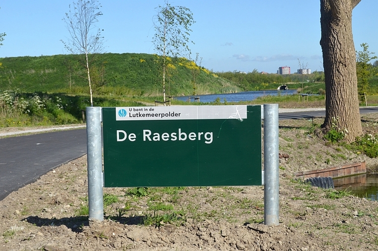 De Raesberg. De entree tot het nieuwe natuurgebied 'Raesberg', vanaf de Ringvaart van de Haarlemmermeerpolder. Foto: Erik Swierstra; 8 mei 2017.<br /> 