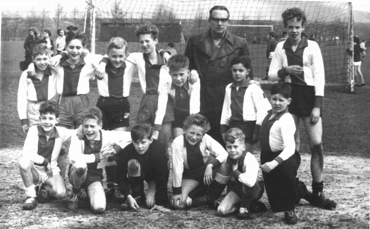 Vancouverschool 1961-1962 - Voetbalelftal 6e klas.jpg  