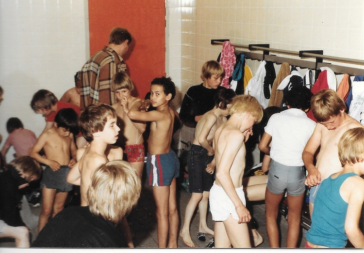 De groep van Gerard in de kleedkamer.jpg  