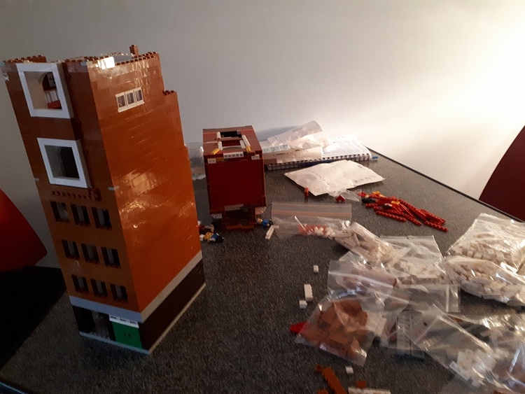 De toren in Lego (halverwege)  