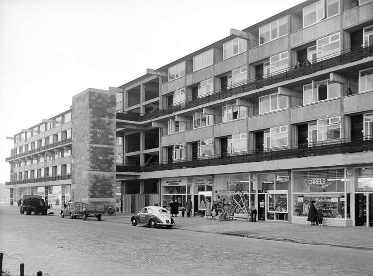 Sam van Houtenstraat, november 1957 - Foto Stadsarchief Amsterdam - Archief van de Gemeentelijke Dienst Volkshuisvesting  