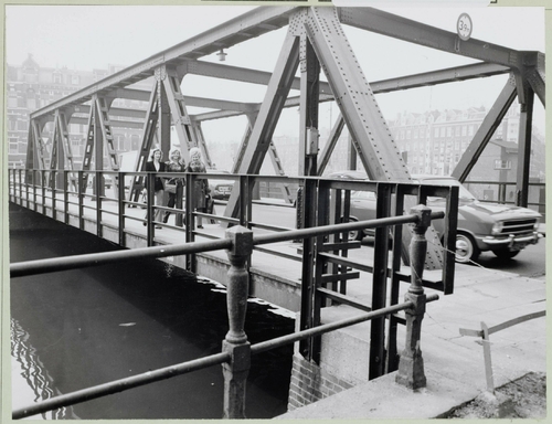 De tweede brug, vlak voor de vervanging door de huidige brug, april 1974  