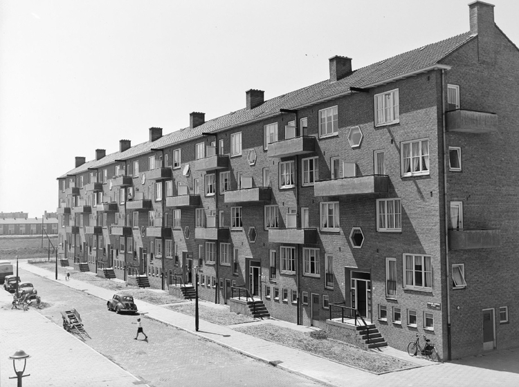 Hermanus Coenradistraat. Architect: Johan Brouwer (1884-1966) -  april 1954 - foto: Stadsarchief Amsterdam  